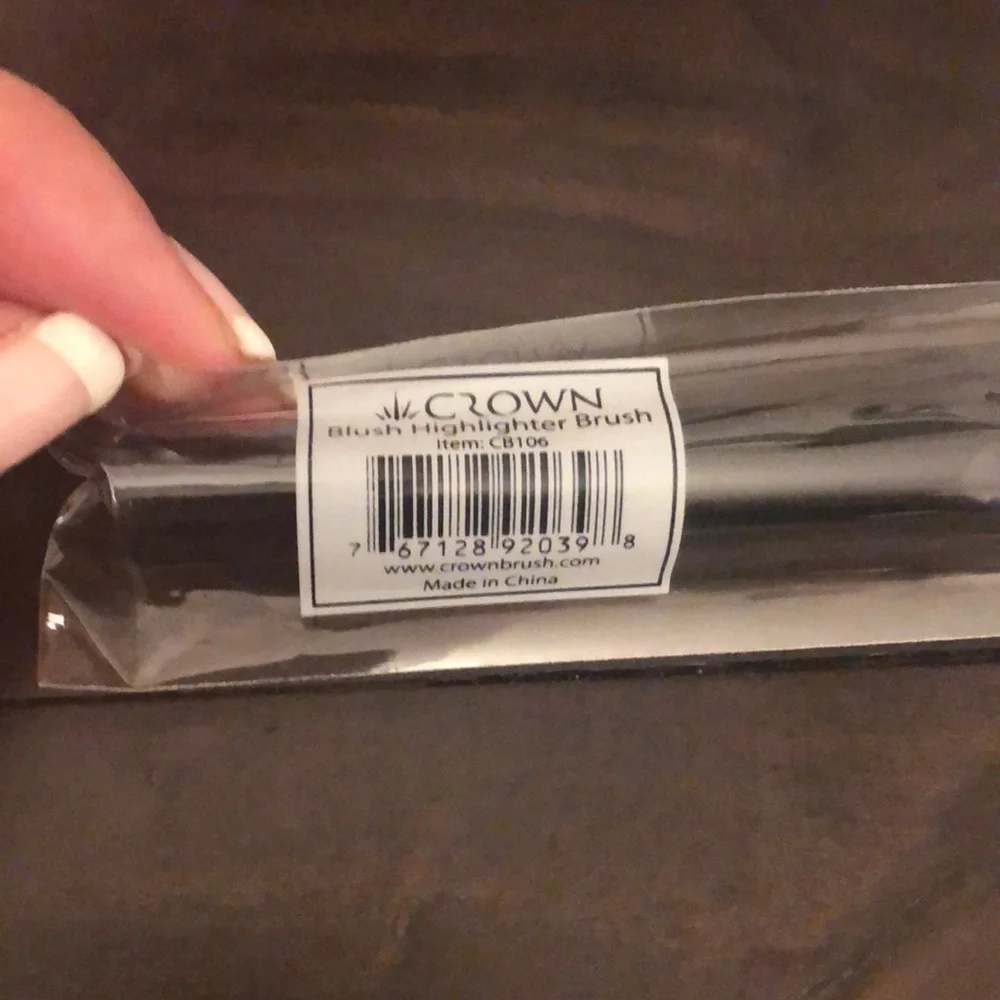 Crown blush highlighter brush
